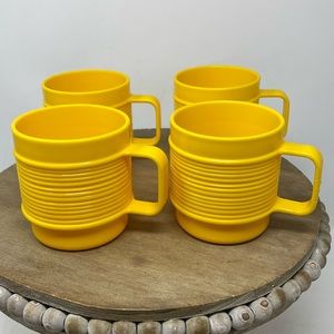 Vintage Rubbermaid Set of 4 Yellow Ridged Stackable Cups Mugs - 3819